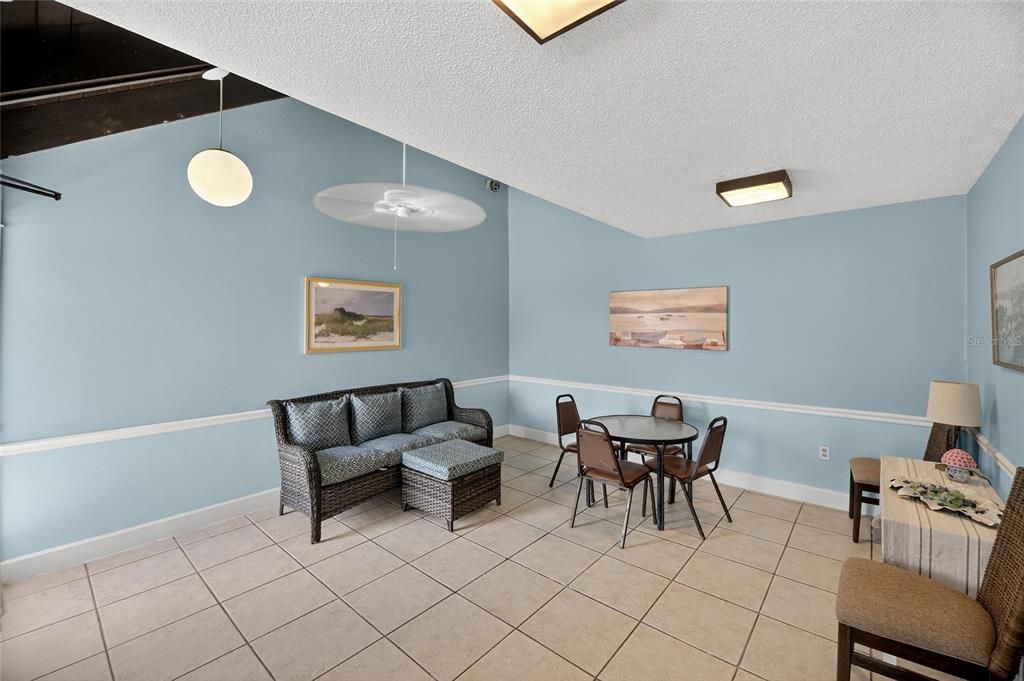 待售: $298,500 (2 贝兹, 2 浴室, 1084 平方英尺)