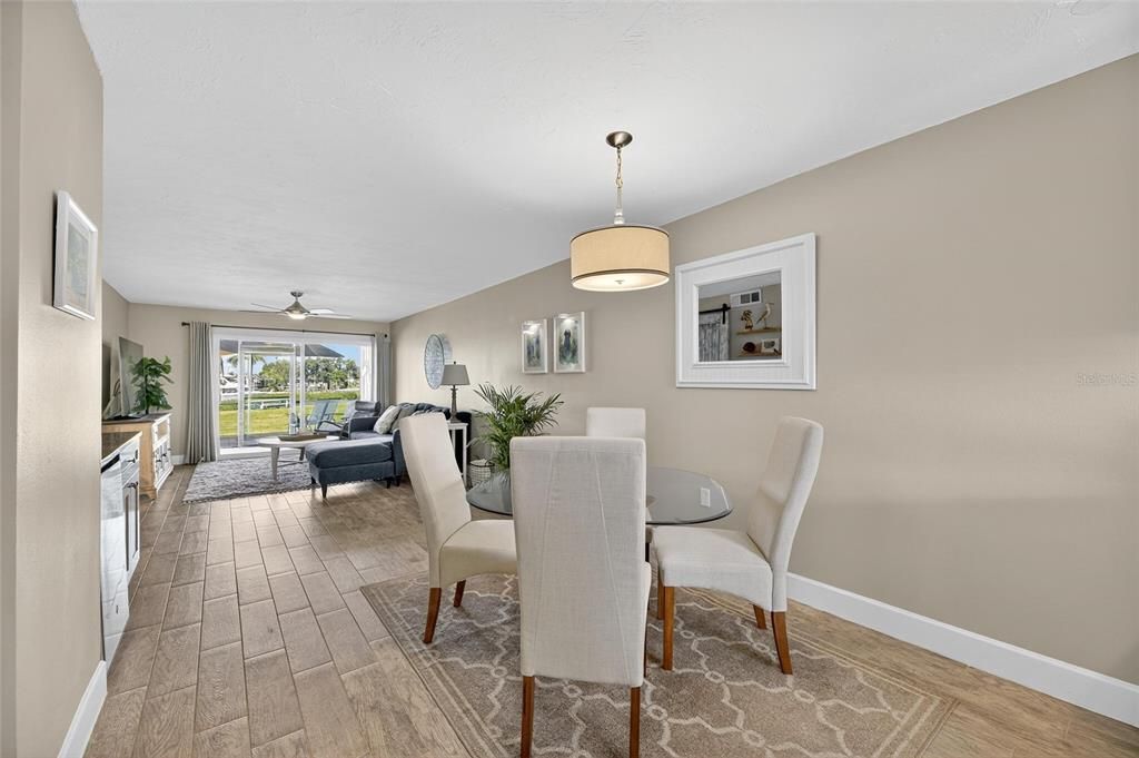 待售: $298,500 (2 贝兹, 2 浴室, 1084 平方英尺)