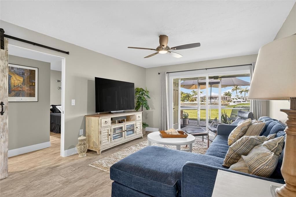 待售: $298,500 (2 贝兹, 2 浴室, 1084 平方英尺)