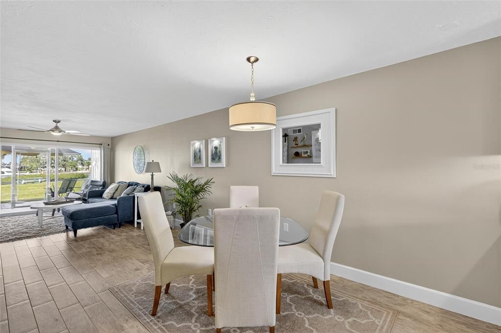 待售: $298,500 (2 贝兹, 2 浴室, 1084 平方英尺)