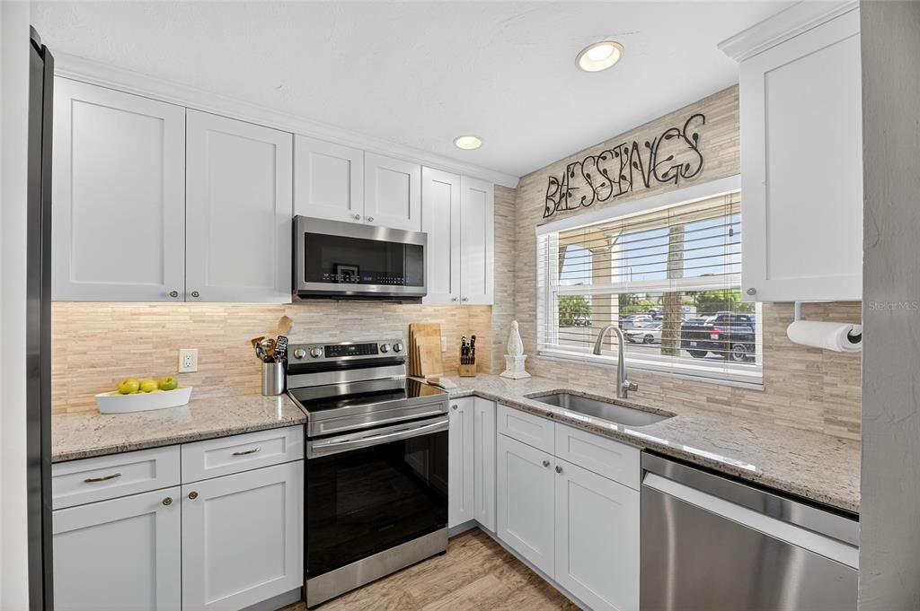 待售: $298,500 (2 贝兹, 2 浴室, 1084 平方英尺)