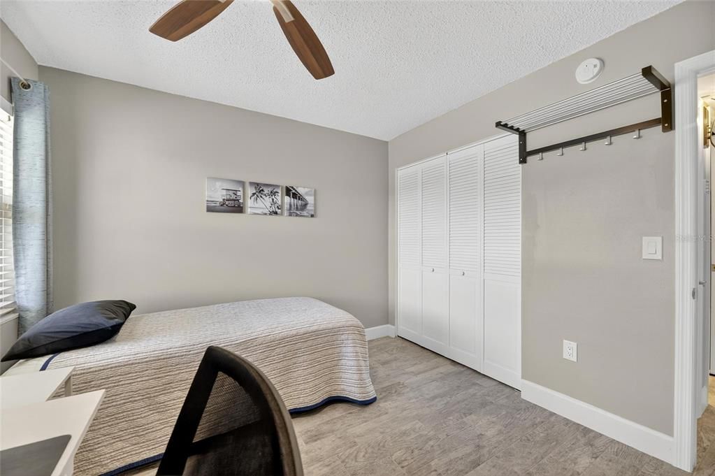 待售: $298,500 (2 贝兹, 2 浴室, 1084 平方英尺)