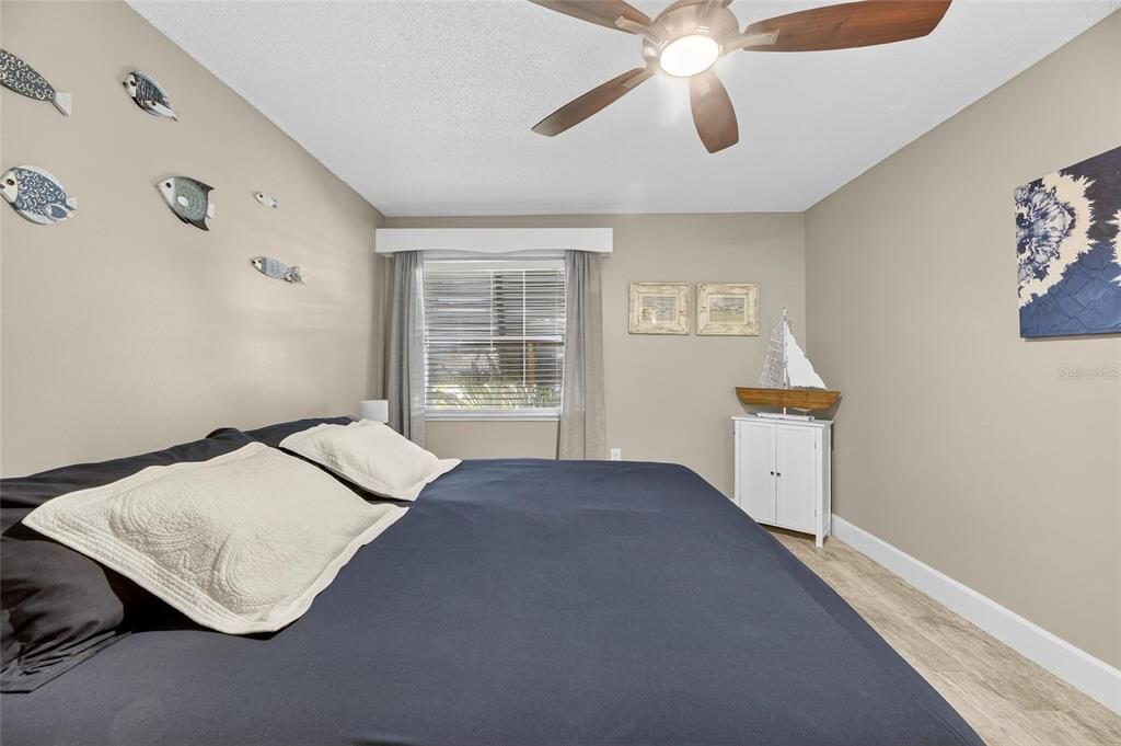 待售: $298,500 (2 贝兹, 2 浴室, 1084 平方英尺)