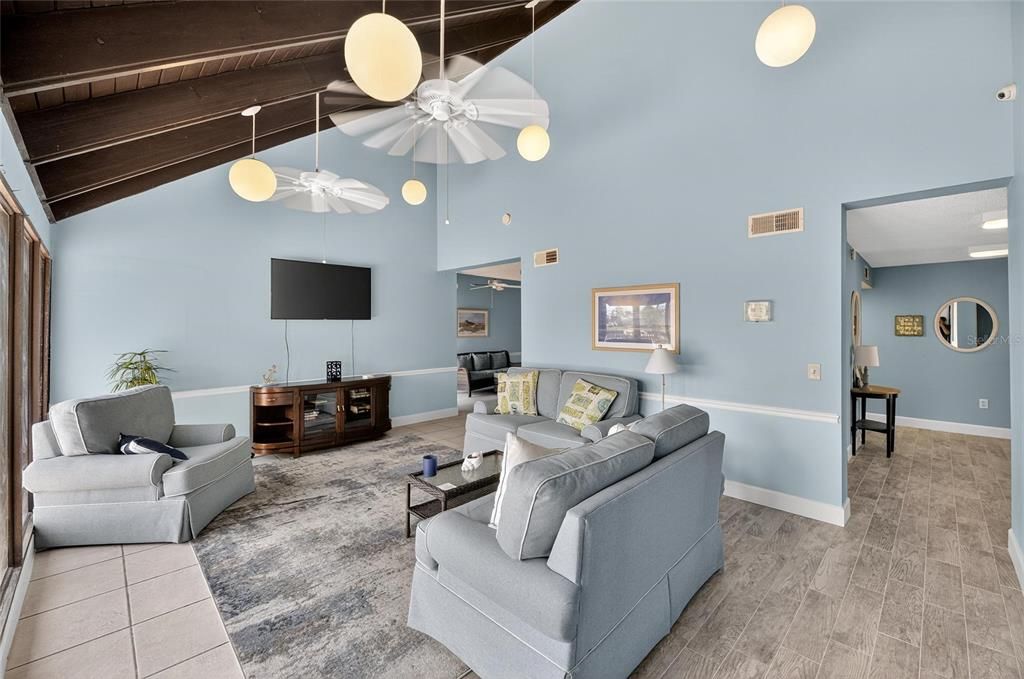 待售: $298,500 (2 贝兹, 2 浴室, 1084 平方英尺)