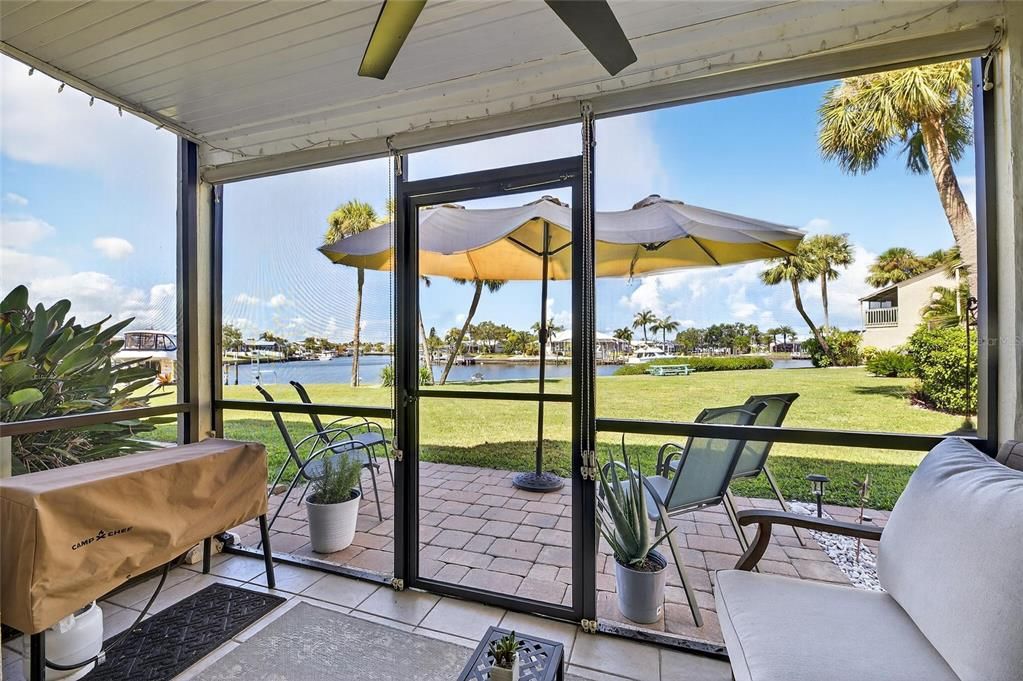 待售: $298,500 (2 贝兹, 2 浴室, 1084 平方英尺)