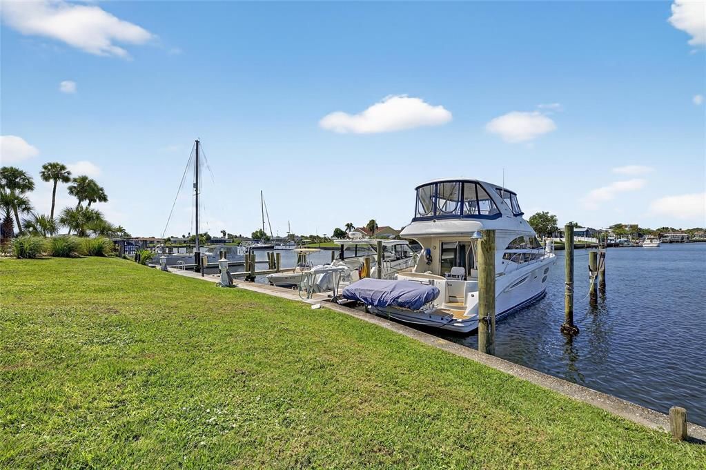 待售: $298,500 (2 贝兹, 2 浴室, 1084 平方英尺)