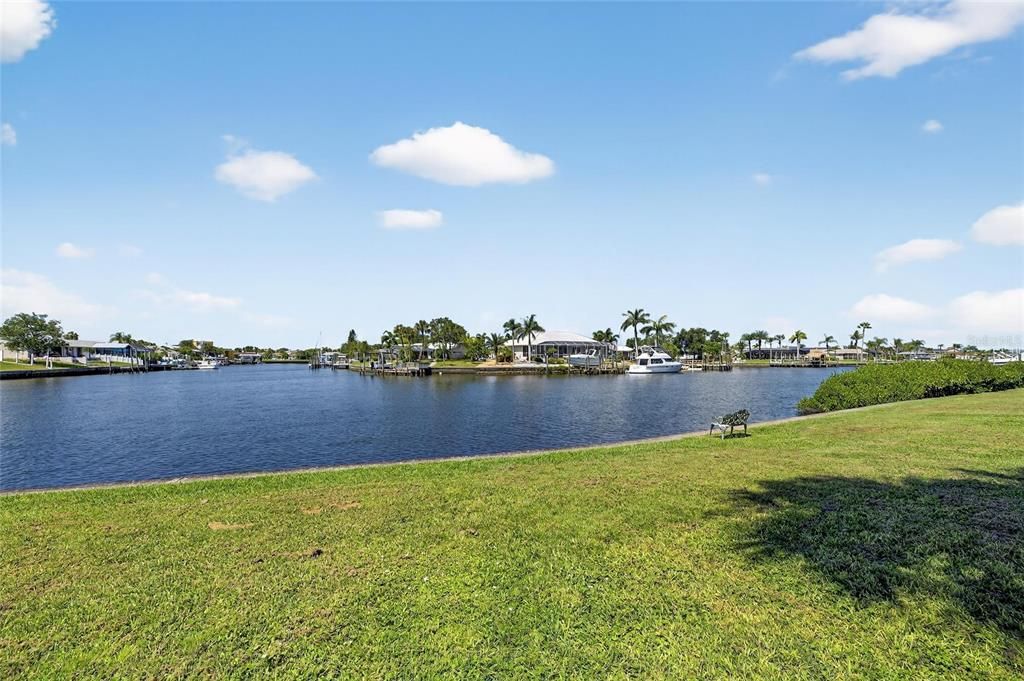 待售: $298,500 (2 贝兹, 2 浴室, 1084 平方英尺)