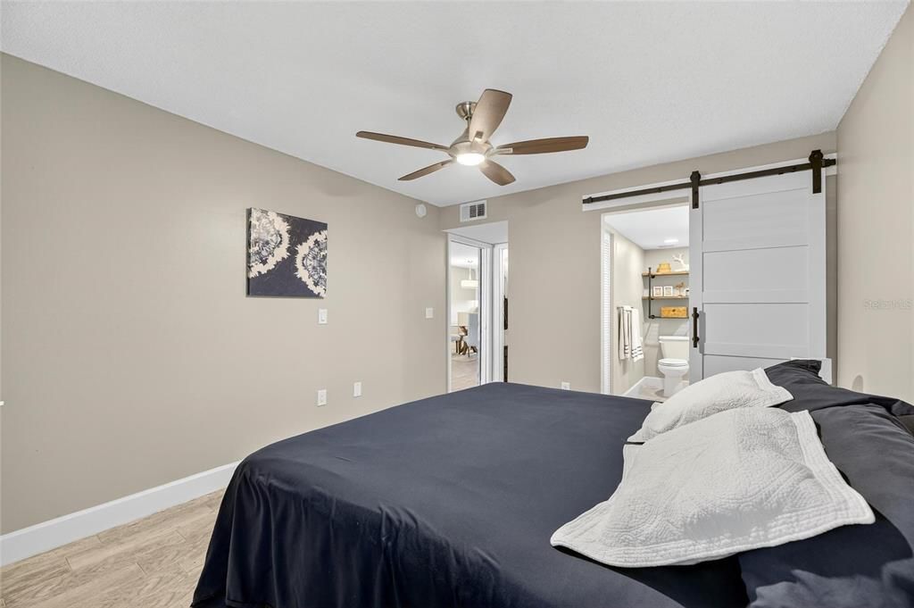 待售: $298,500 (2 贝兹, 2 浴室, 1084 平方英尺)