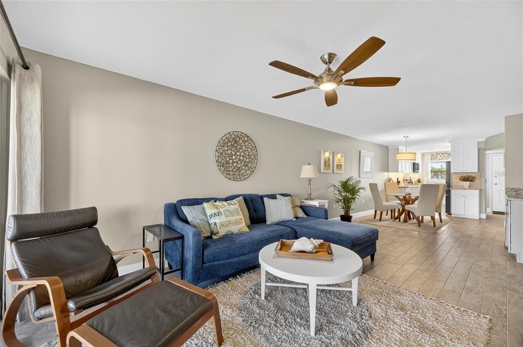 待售: $298,500 (2 贝兹, 2 浴室, 1084 平方英尺)