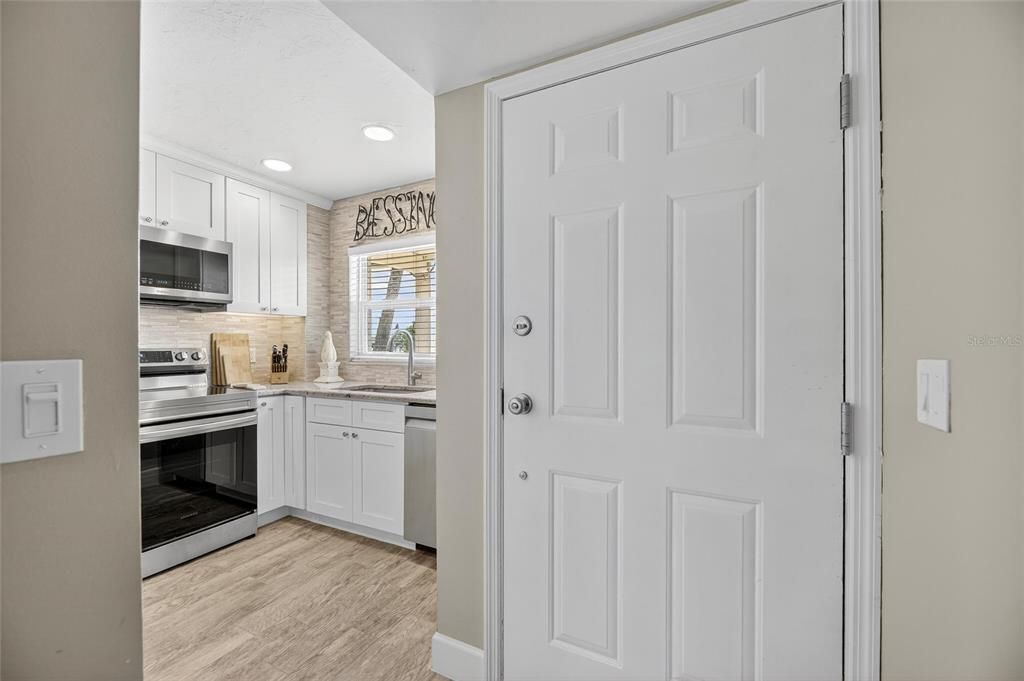 待售: $298,500 (2 贝兹, 2 浴室, 1084 平方英尺)