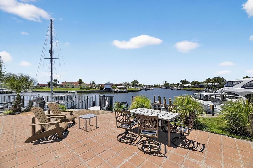 待售: $298,500 (2 贝兹, 2 浴室, 1084 平方英尺)