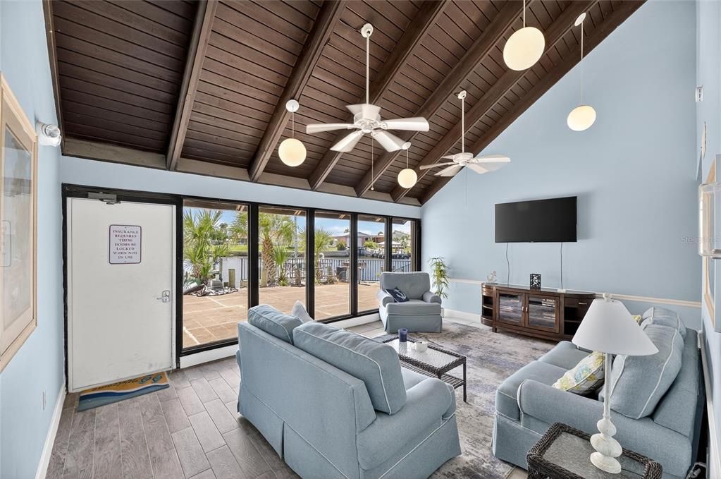 待售: $298,500 (2 贝兹, 2 浴室, 1084 平方英尺)