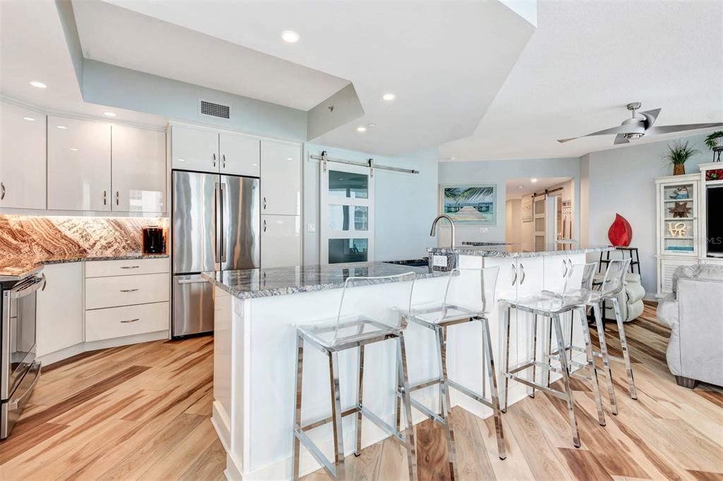 На продажу: $390,000 (3 спален, 3 ванн, 1922 Квадратных фут)