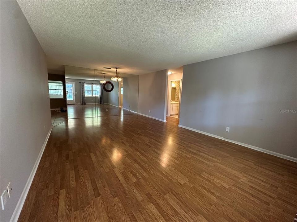 Active With Contract: $134,800 (2 beds, 2 baths, 1369 Square Feet)
