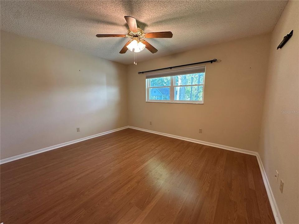 Active With Contract: $134,800 (2 beds, 2 baths, 1369 Square Feet)