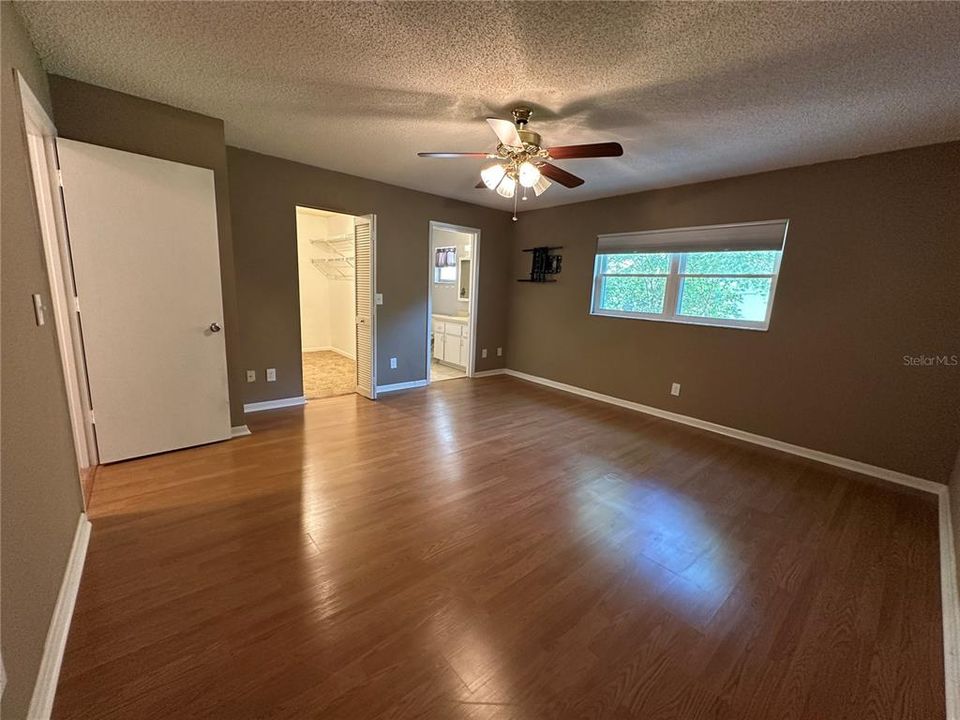 Active With Contract: $134,800 (2 beds, 2 baths, 1369 Square Feet)
