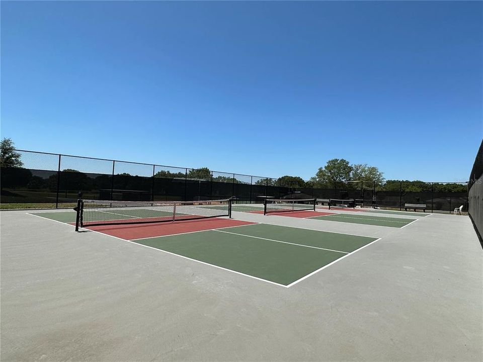 Active With Contract: $134,800 (2 beds, 2 baths, 1369 Square Feet)