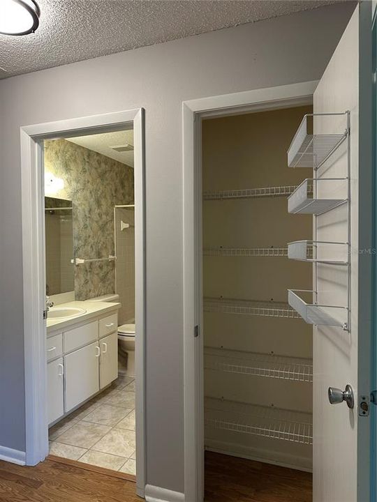 Active With Contract: $134,800 (2 beds, 2 baths, 1369 Square Feet)