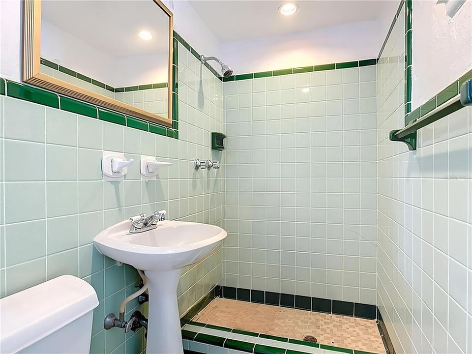 待售: $1,600,000 (4 贝兹, 5 浴室, 3231 平方英尺)