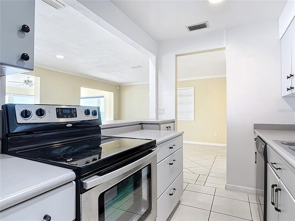 待售: $1,600,000 (4 贝兹, 5 浴室, 3231 平方英尺)