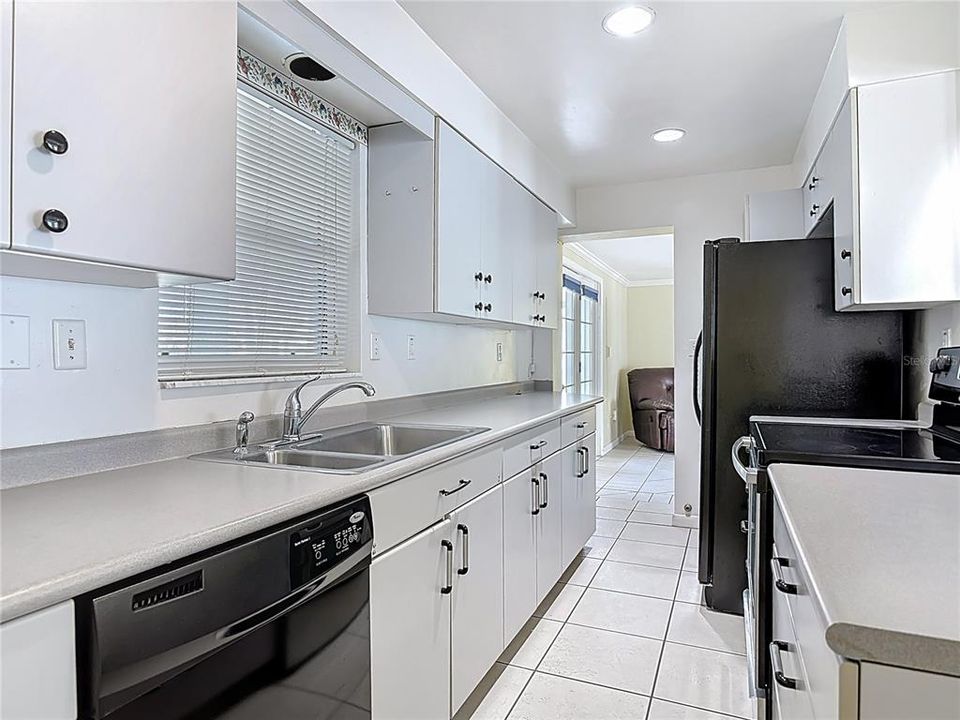 待售: $1,600,000 (4 贝兹, 5 浴室, 3231 平方英尺)