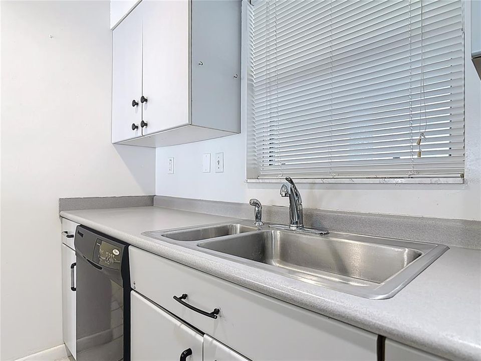 待售: $1,600,000 (4 贝兹, 5 浴室, 3231 平方英尺)