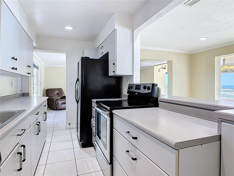 待售: $1,600,000 (4 贝兹, 5 浴室, 3231 平方英尺)