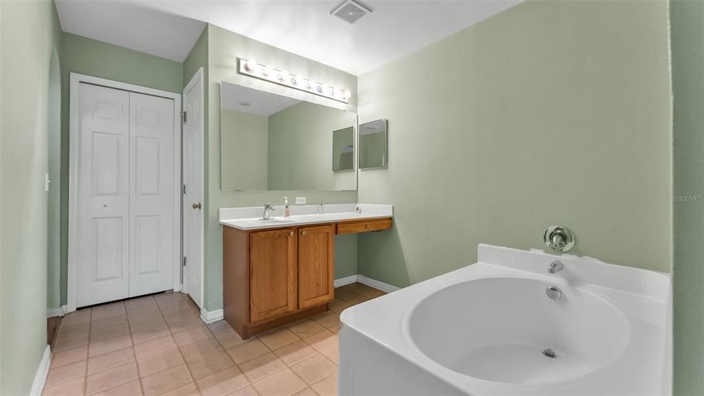 For Sale: $419,900 (4 beds, 2 baths, 2818 Square Feet)