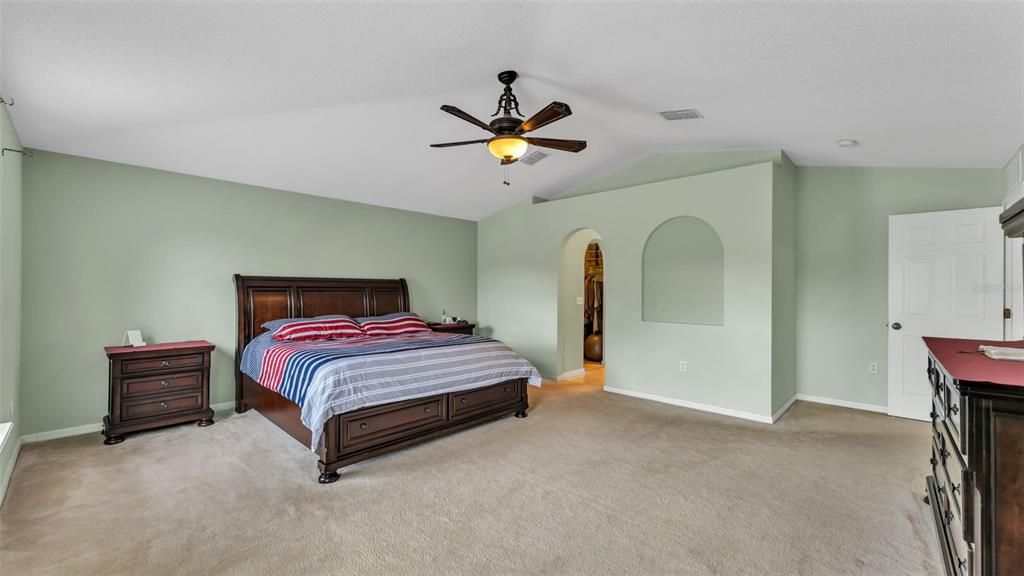 For Sale: $419,900 (4 beds, 2 baths, 2818 Square Feet)