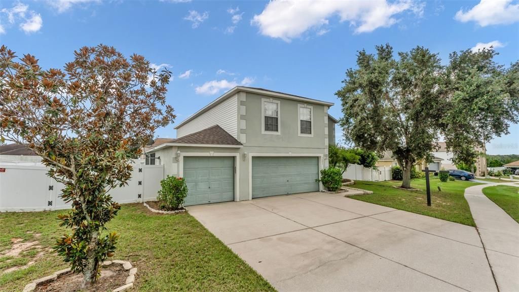 For Sale: $419,900 (4 beds, 2 baths, 2818 Square Feet)