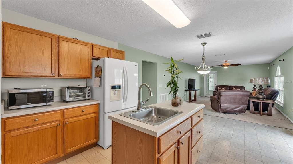 For Sale: $419,900 (4 beds, 2 baths, 2818 Square Feet)