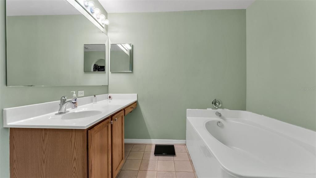 For Sale: $419,900 (4 beds, 2 baths, 2818 Square Feet)