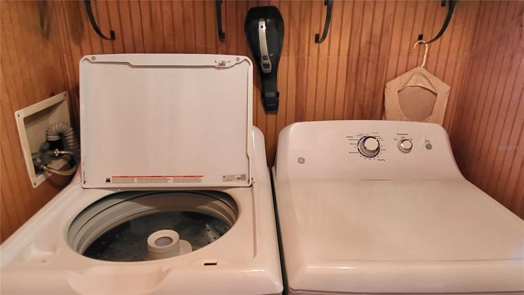 For Sale: $324,250 (2 beds, 2 baths, 1438 Square Feet)