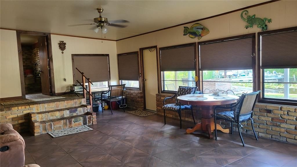 For Sale: $324,250 (2 beds, 2 baths, 1438 Square Feet)