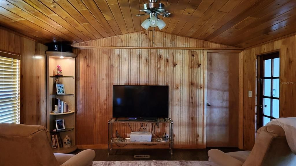 For Sale: $324,250 (2 beds, 2 baths, 1438 Square Feet)