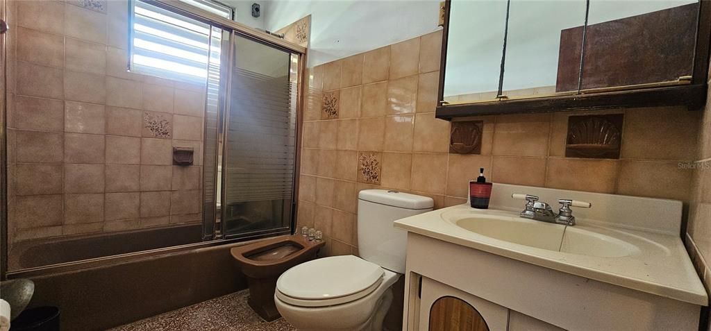 На продажу: $247,000 (4 спален, 0 ванн, 1862 Квадратных фут)