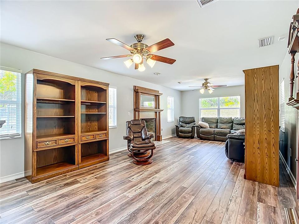 For Sale: $425,000 (3 beds, 3 baths, 2874 Square Feet)