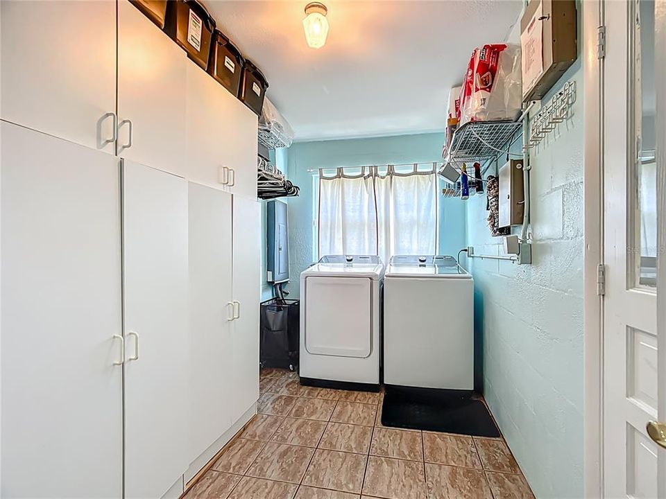 For Sale: $425,000 (3 beds, 3 baths, 2874 Square Feet)