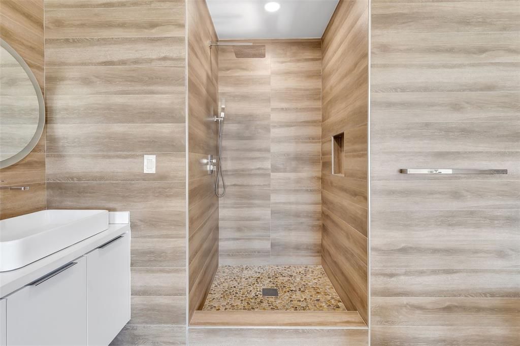 For Sale: $2,495,000 (4 beds, 4 baths, 3200 Square Feet)