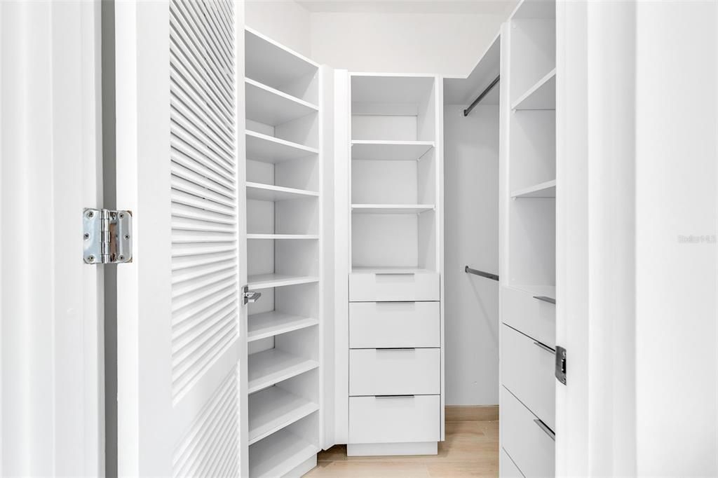 For Sale: $2,495,000 (4 beds, 4 baths, 3200 Square Feet)