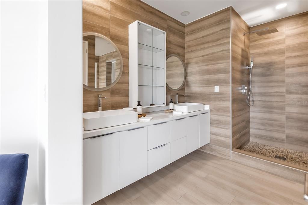 For Sale: $2,495,000 (4 beds, 4 baths, 3200 Square Feet)