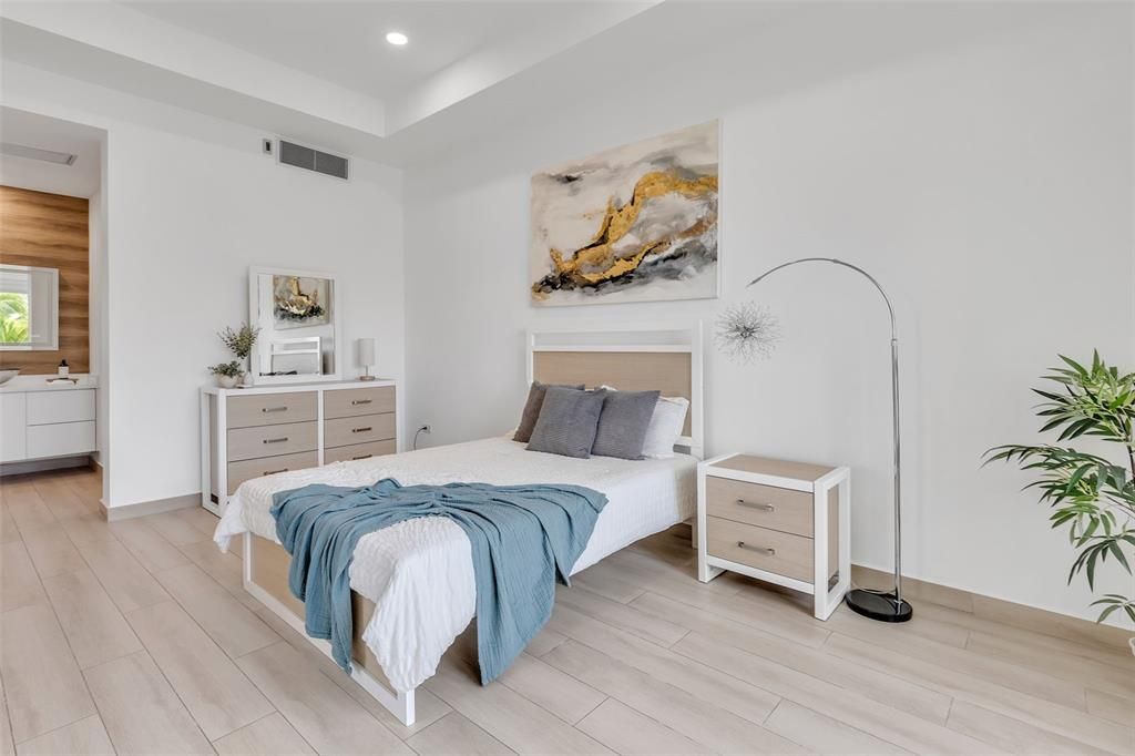 For Sale: $2,495,000 (4 beds, 4 baths, 3200 Square Feet)