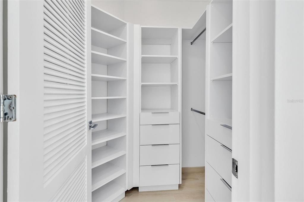 For Sale: $2,495,000 (4 beds, 4 baths, 3200 Square Feet)