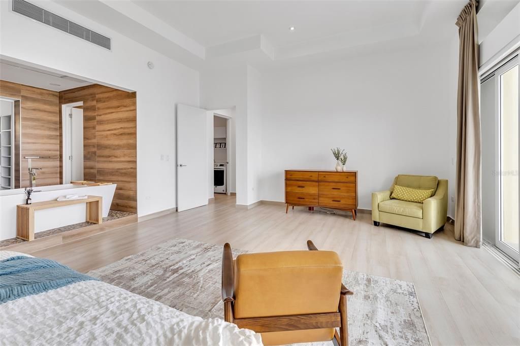 For Sale: $2,495,000 (4 beds, 4 baths, 3200 Square Feet)