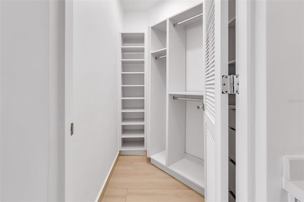 For Sale: $2,495,000 (4 beds, 4 baths, 3200 Square Feet)