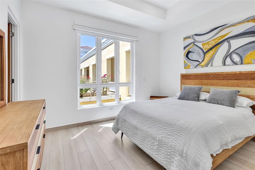 For Sale: $2,495,000 (4 beds, 4 baths, 3200 Square Feet)