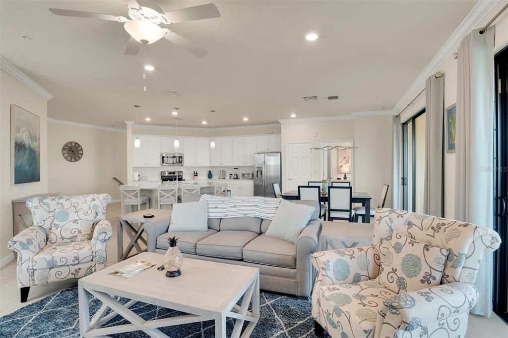 В аренду: $2,400 (2 спален, 2 ванн, 1933 Квадратных фут)