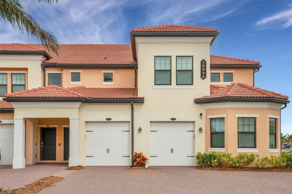 В аренду: $2,400 (2 спален, 2 ванн, 1933 Квадратных фут)