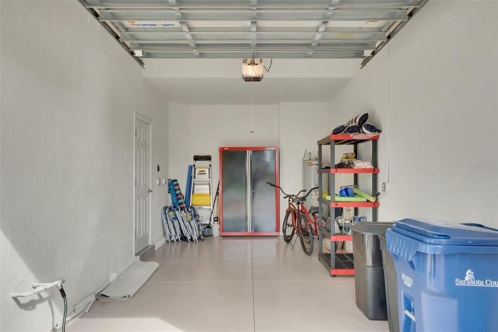 В аренду: $2,400 (2 спален, 2 ванн, 1933 Квадратных фут)