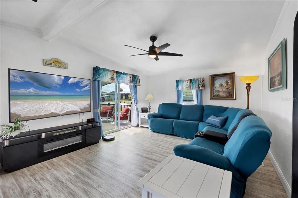 En Venta: $249,000 (2 camas, 2 baños, 1100 Pies cuadrados)